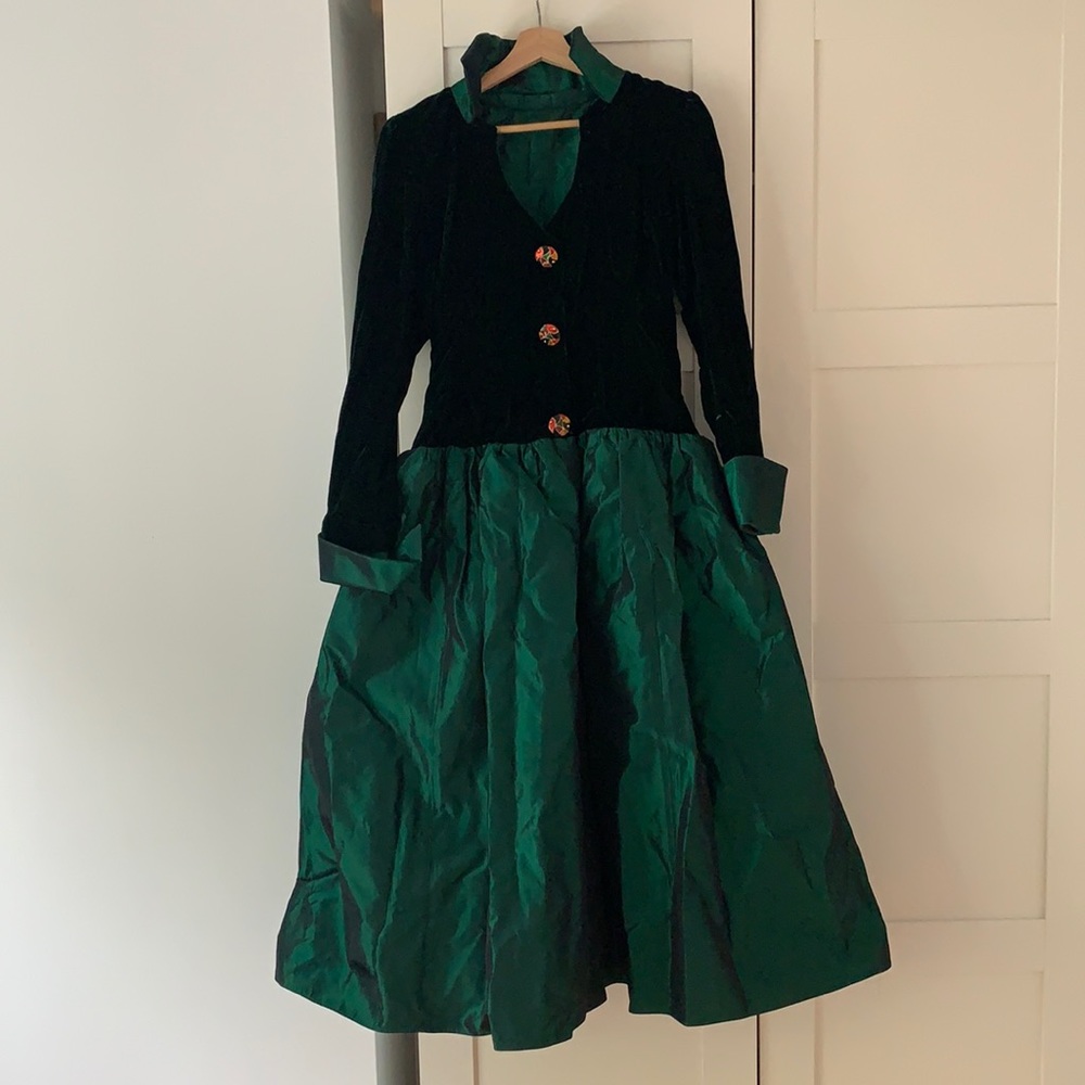 One of a kind émeraude green gown, theatre like